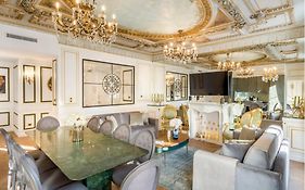Heritage 3 bedroom 3 bathroom Palace Apartment - AC